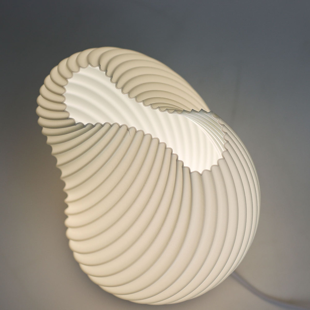 New Wave Lamp - USB - 3 settings - Shell Twisted