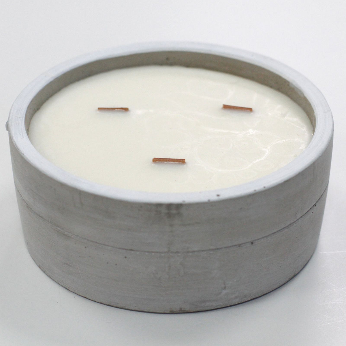 Patchouli & Dark Amber Concrete Candle | Wooden Wick | Large Round | Amber & Calm