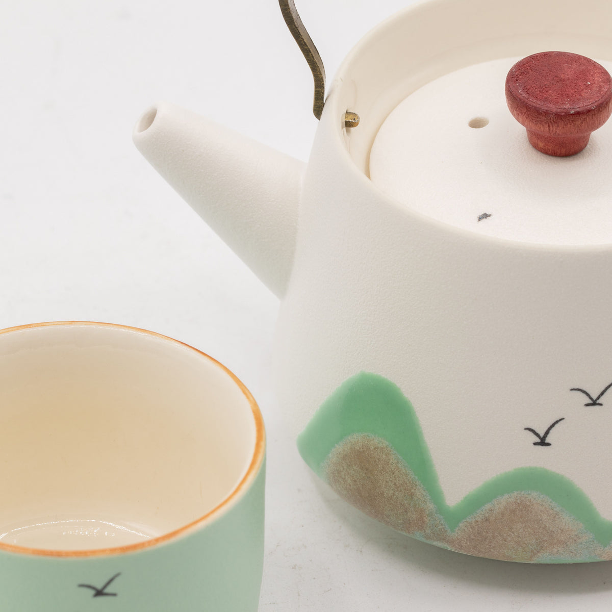 Thousand Miles Ceramic Tea Set — Teapot, 4 Cups & Ceremonial Cloth | Bamboo Grip