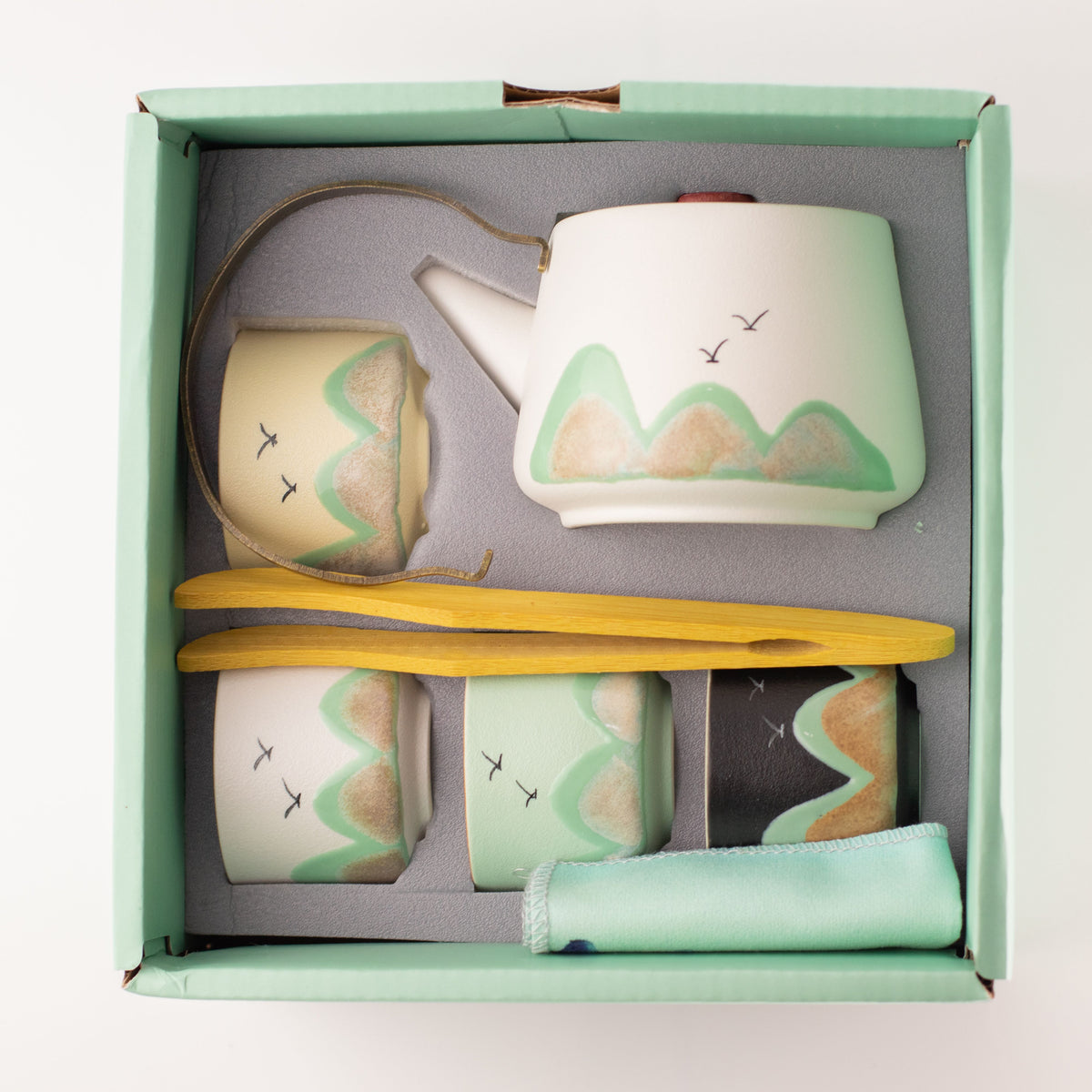 Thousand Miles Ceramic Tea Set — Teapot, 4 Cups & Ceremonial Cloth | Bamboo Grip